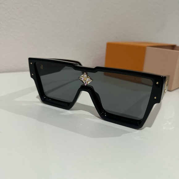 Louis Vuitton cyclone sunglasses - Picture 4 of 8
